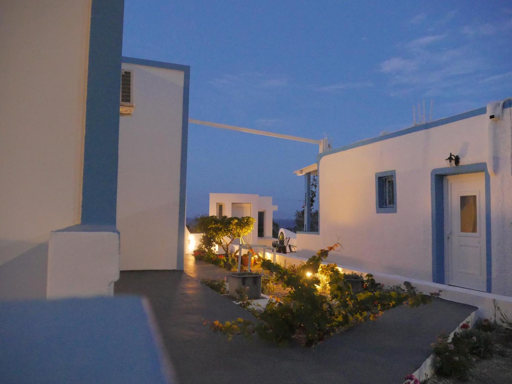 Kamári Ancient Thera Apartments מראה חיצוני תמונה